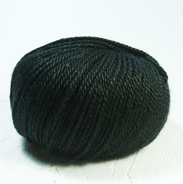 No. 4 Organic Wool + Nettle - 821 Black